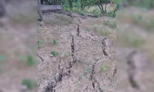 Núi ở Nghệ An nứt dài 300 m